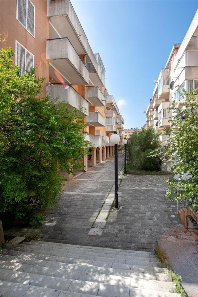 Adok Stan Apartment *